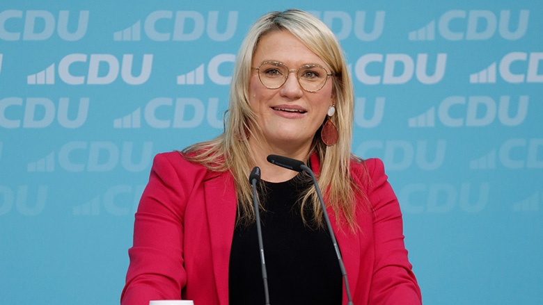 Christina Stumpp eröffnet die Veranstaltung